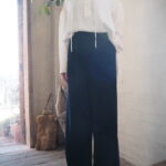 【VERSEAU】ノーカラーシルキーシャツ【Dignite  collier】すっきりサロペット・2wayワイドブークレパンツ