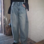 【 Dignite Collier 】袖フリルカットソー【 cafune 】バレルデニム【 AULENTI 】ワンハンドルバッグ //