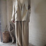 【 TenuE 】金ボタンジャケット・タックワイドパンツ・前後着用ボタンニット //