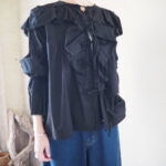 【 ETRÉ TOKYO 】カットオフフリルネックシャツ【 CCOMA 】バルーンカーブデニム //