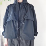 【emmi】ドロストナイロンブルゾン&カットドッキングワンピース/撥水・ロゴミラノリブトップス