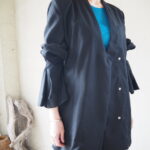 【 RIM.ARK 】ツイストスリーブライトジャケット・サテンサコッシュ //