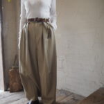 【ETRÉ TOKYO】リネンヘルシーニットプルオーバー【cafune】タックワイドdenim